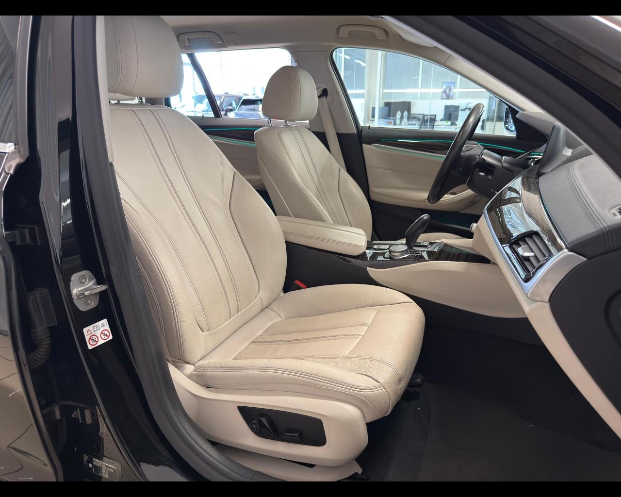 BMW Serie 5(G30/31/F90) - 518d Touring Luxury