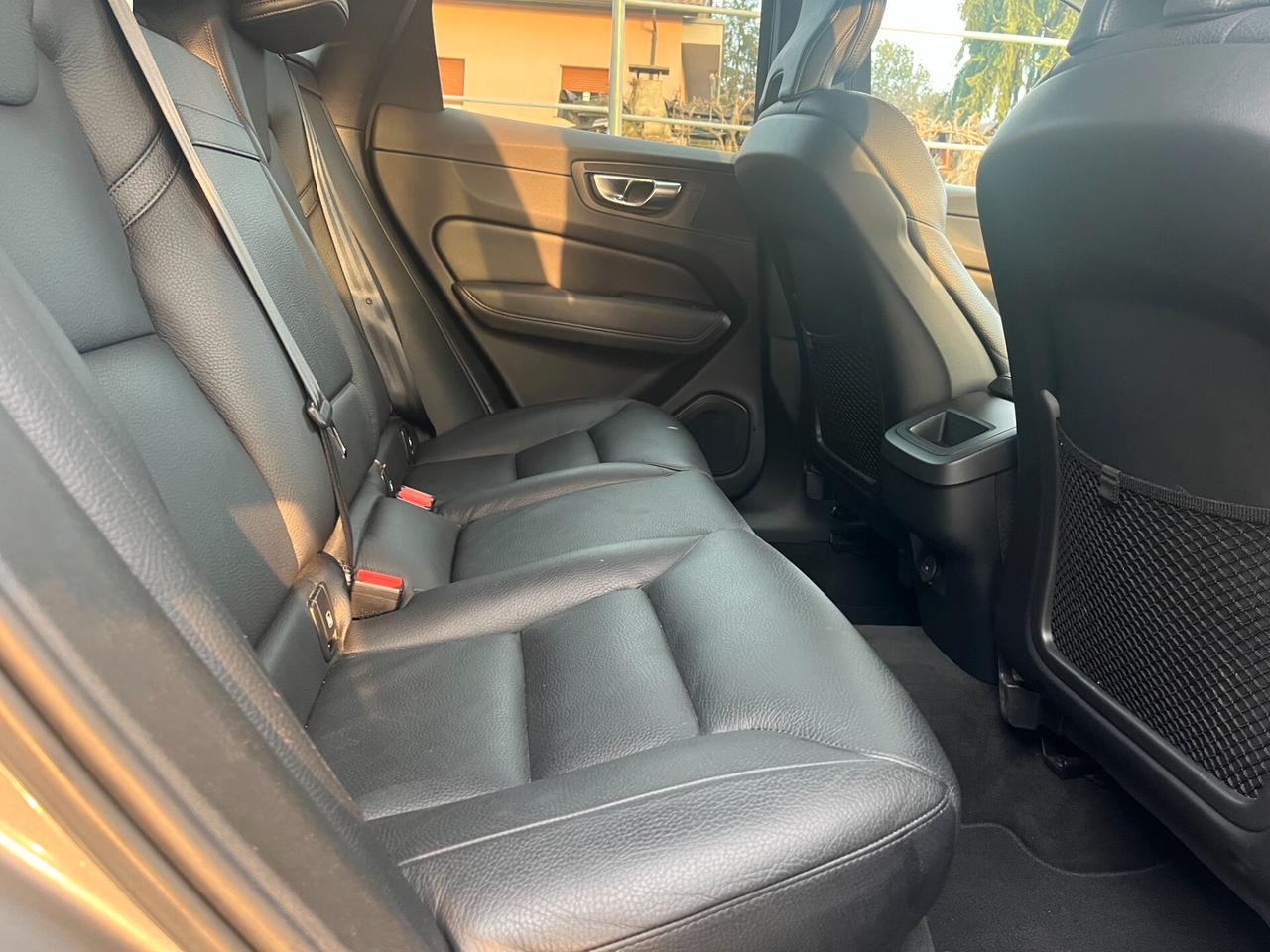 Volvo XC 60 XC60 B4 (d) AWD Geartronic Momentum Pro