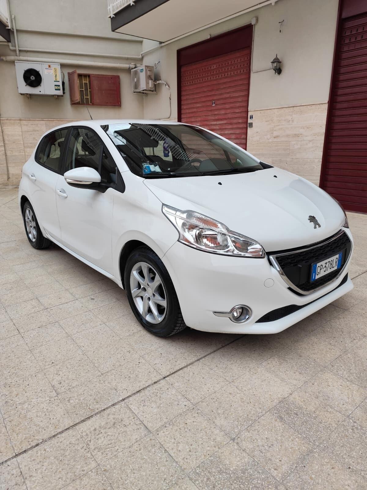 Peugeot 208 1.4 HDi 68 CV 5 porte Allure