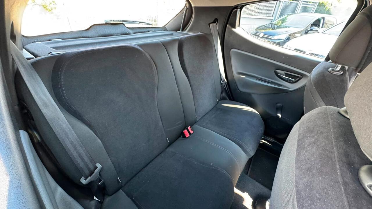 Lancia Ypsilon 1.2 69 CV 5 porte S&S Platinum