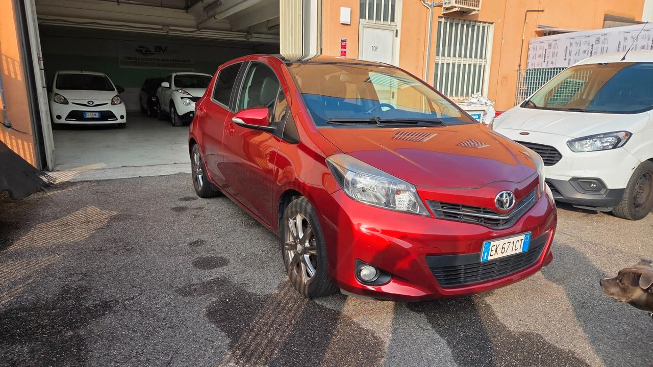 Toyota Yaris 1.3 5 porte Lounge full