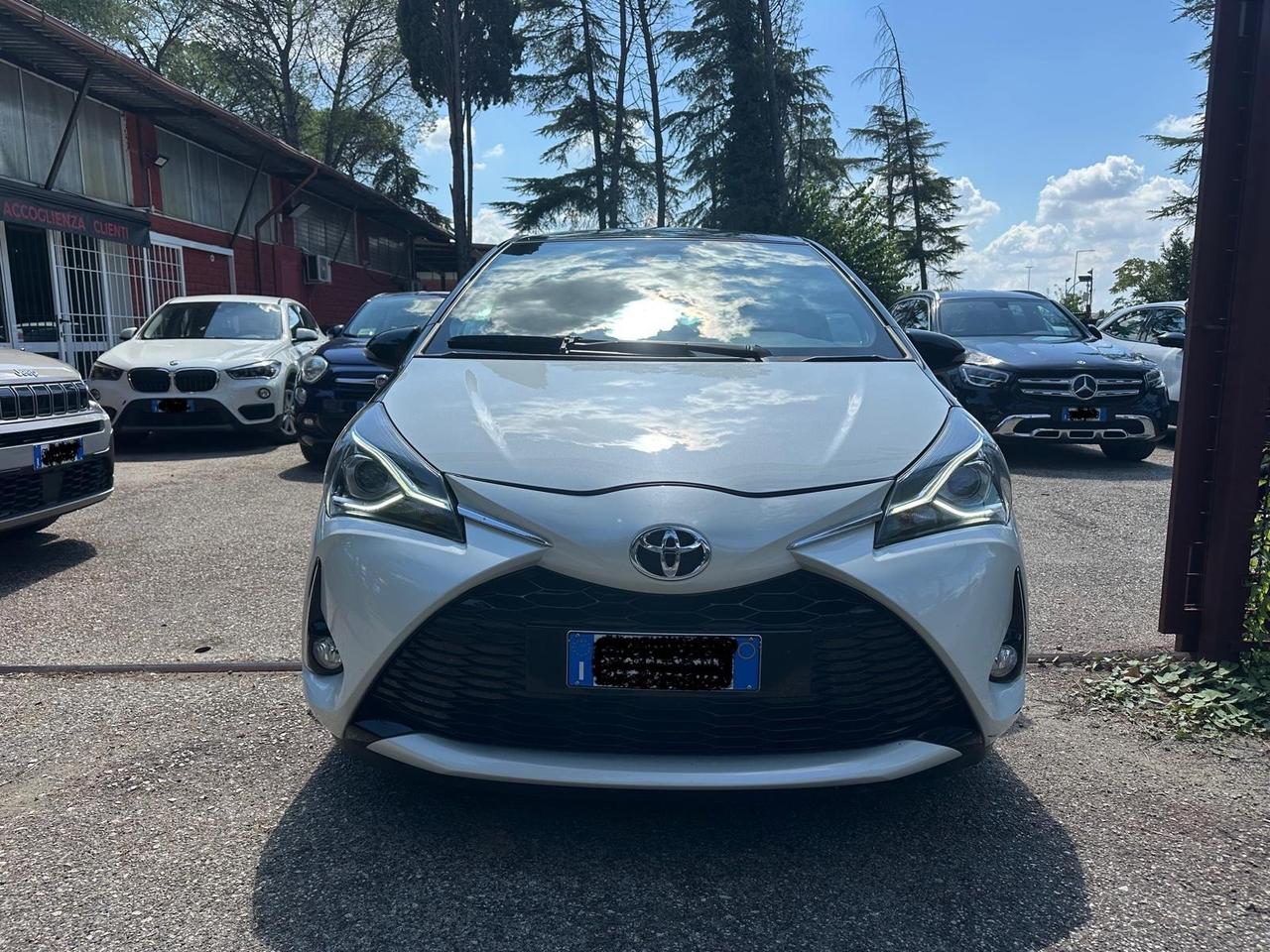 Toyota Yaris 1.5 5 porte Lounge sport full optional Kamera navi PDC led cerchi in lega garanzia 24 mesi