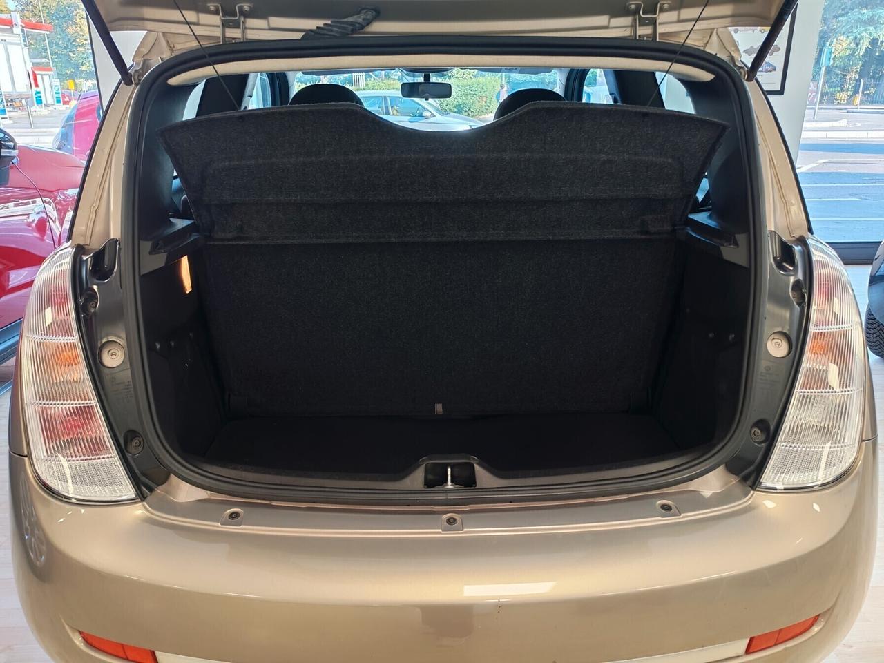 Lancia Ypsilon - TAGLIANDATA - tenuta MOLTO bene !!!