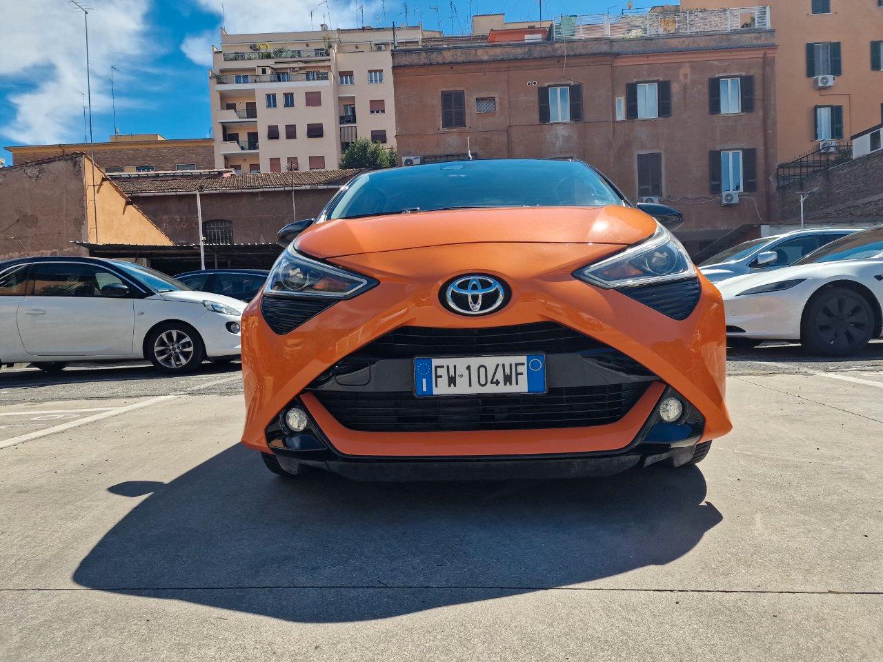 Toyota Aygo 5 Porte Aygo 5p 1.0 x-wave Orange m-mt 72cv cambio automatico
