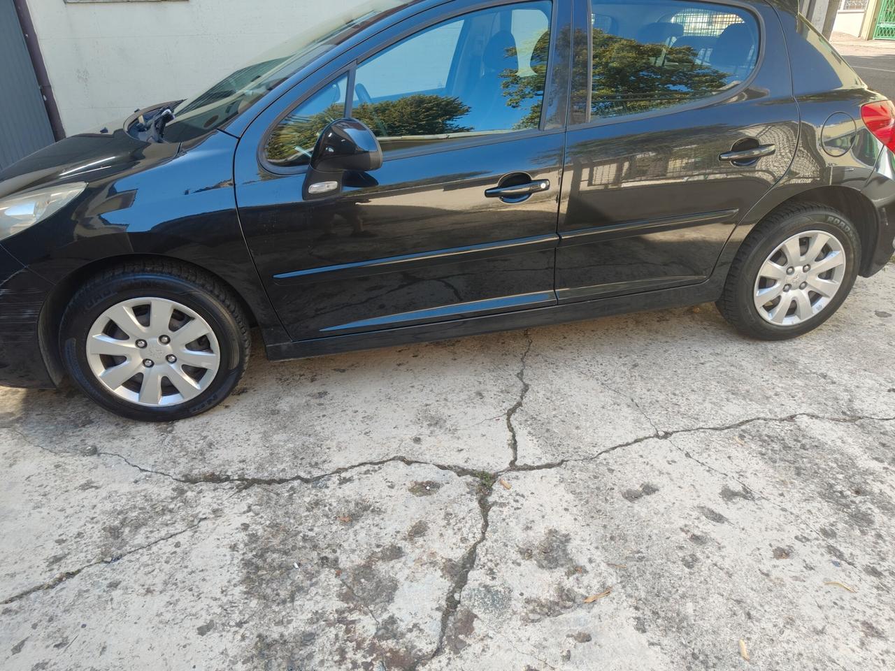 Peugeot 207 1.4 8V 75CV 5p. X Line