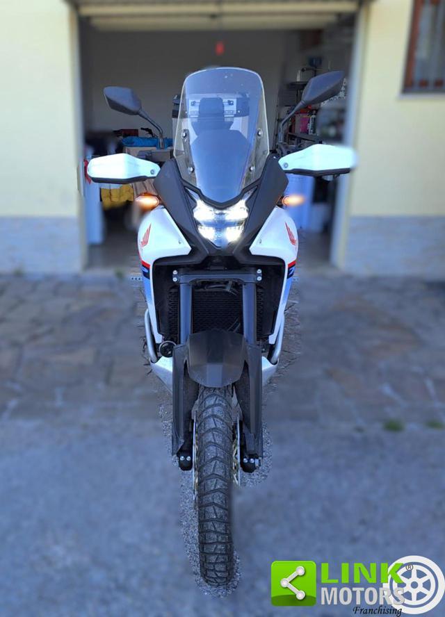 HONDA Transalp XL750 .