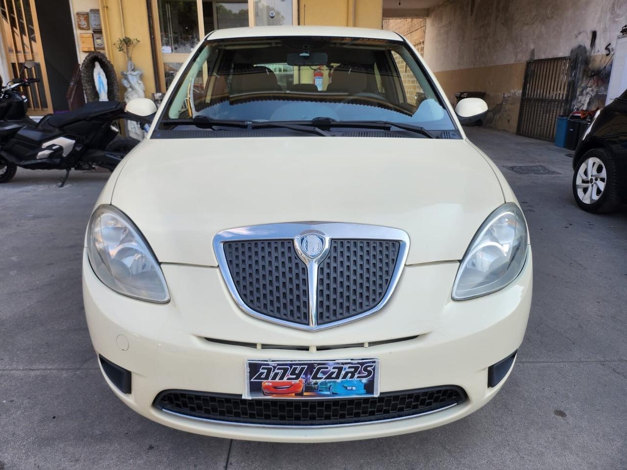 Lancia Ypsilon 1.2 Oro Bianco