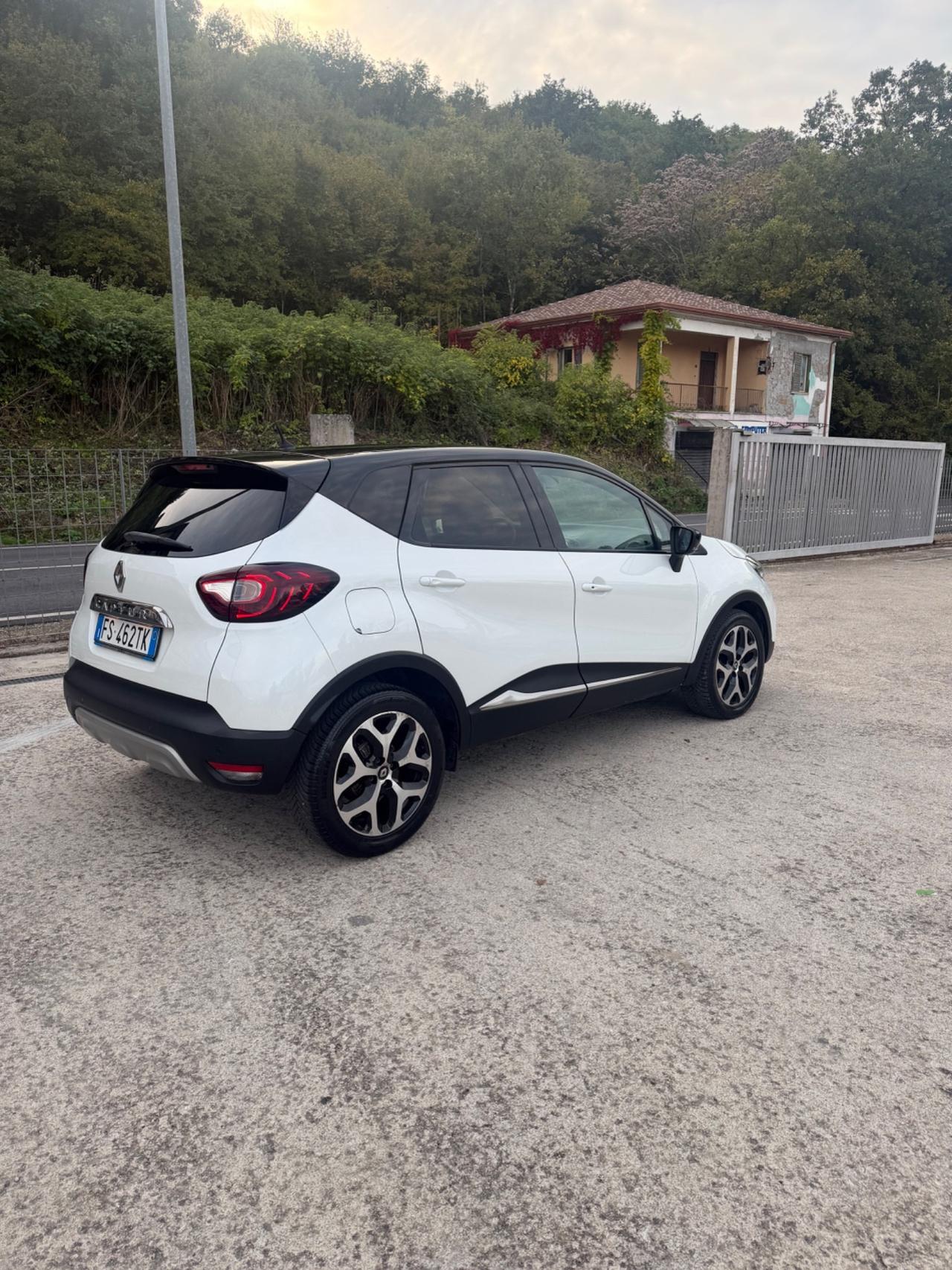 Renault Captur dCi 8V 90 CV EDC Initiale Paris