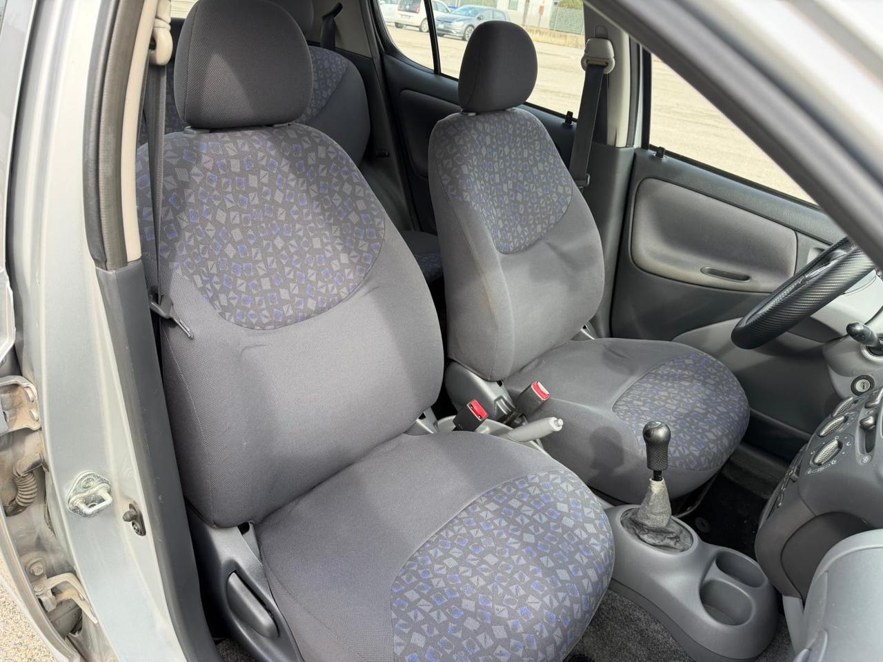 Toyota Yaris 1.3i 16V cat 5 porte Luna