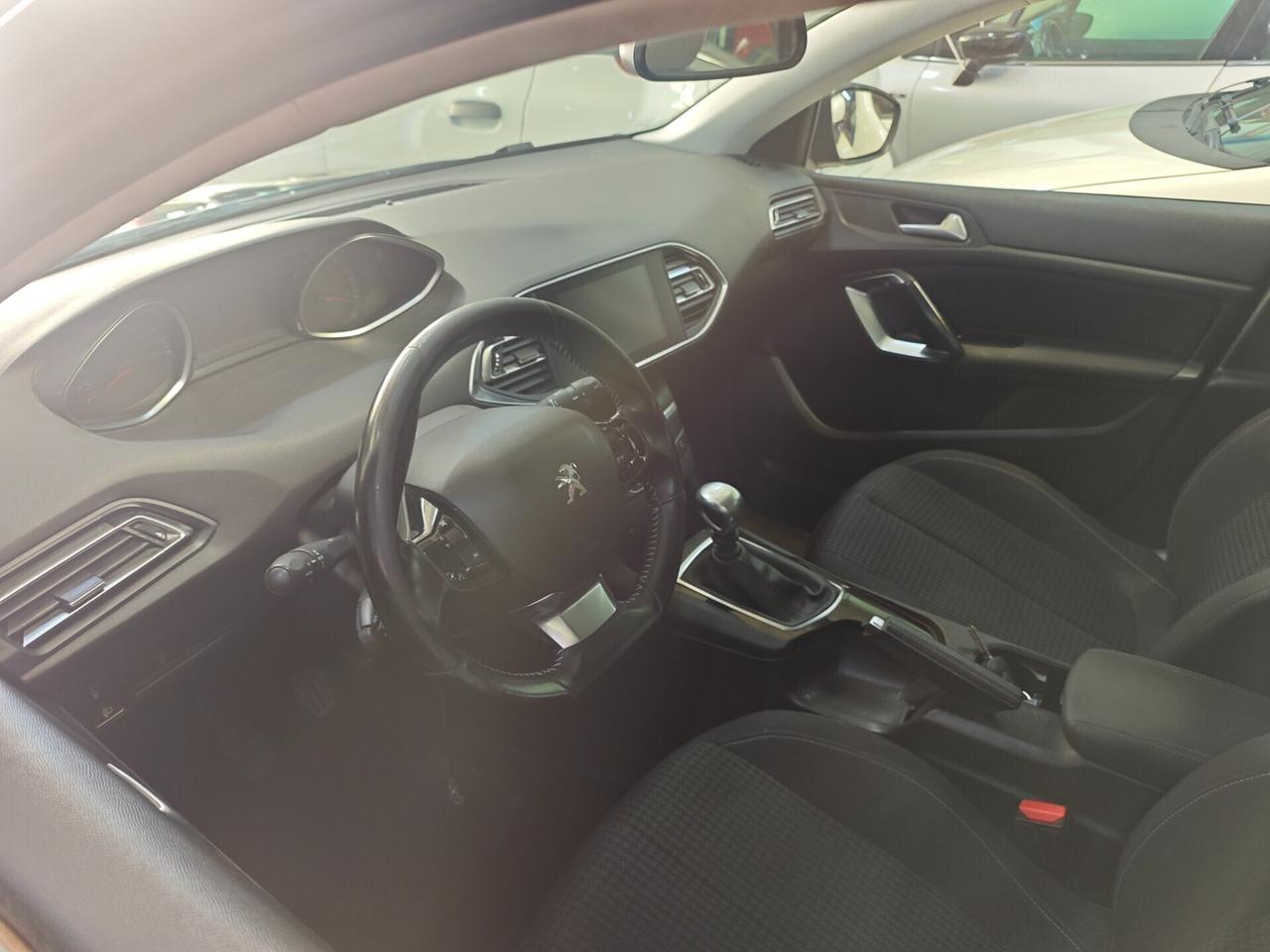 Peugeot 308 BlueHDi 130 S&S Business