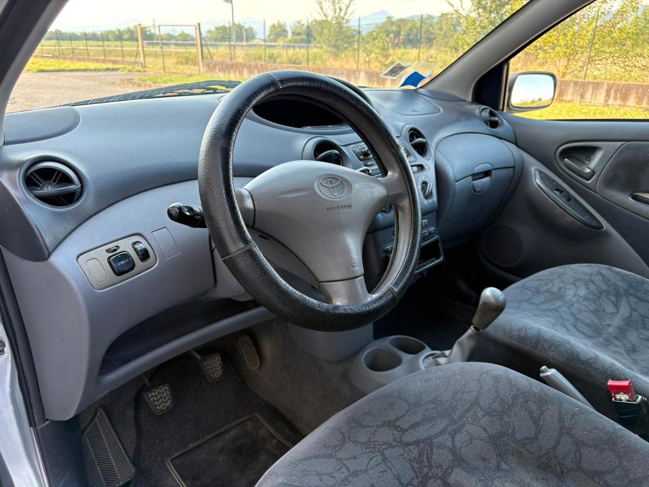 Toyota Yaris 1.0i 16V 5 porte NEOPATENTATI