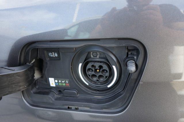 PEUGEOT 3008 Hybrid4 300 e-EAT8 GT