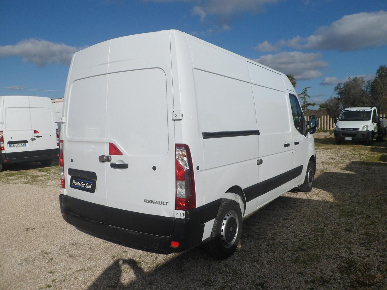 Renault Master furgone medio alto doppia porta