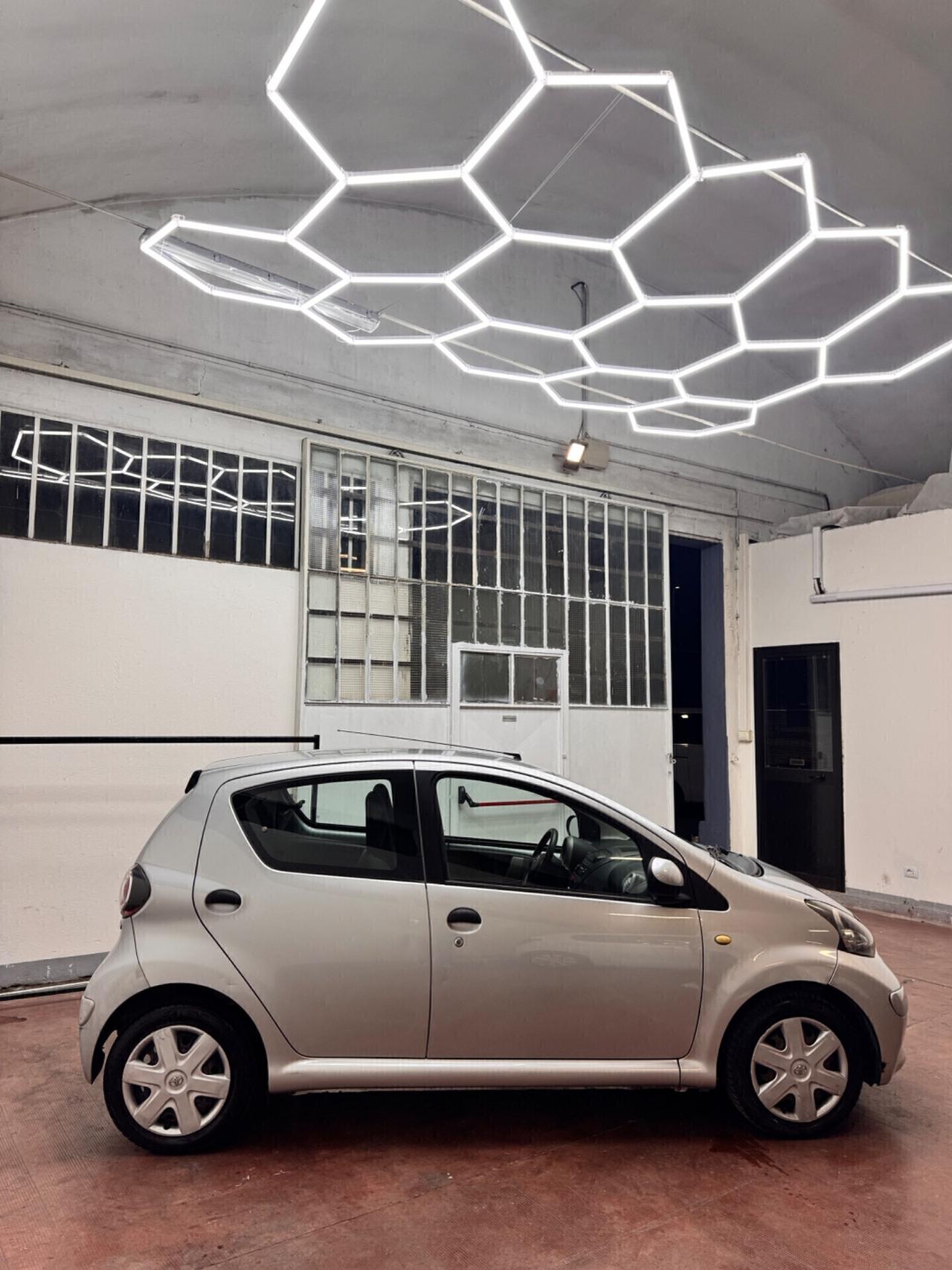 Toyota Aygo 1.0 12V VVT-i 5 porte Deep Ocean Connect