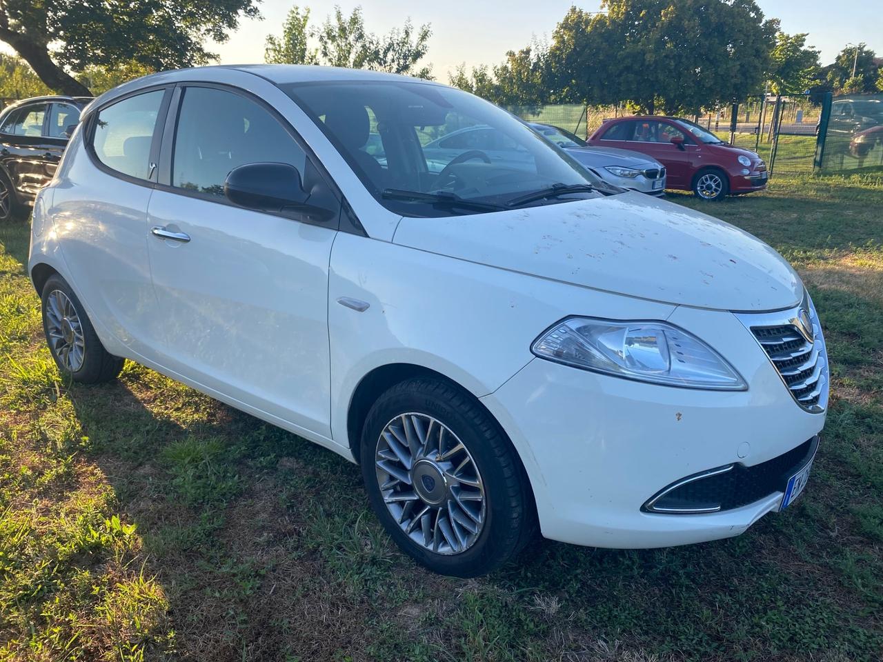Lancia Ypsilon 1.2 69 CV 5 porte S&S Platinum ok neo patentati