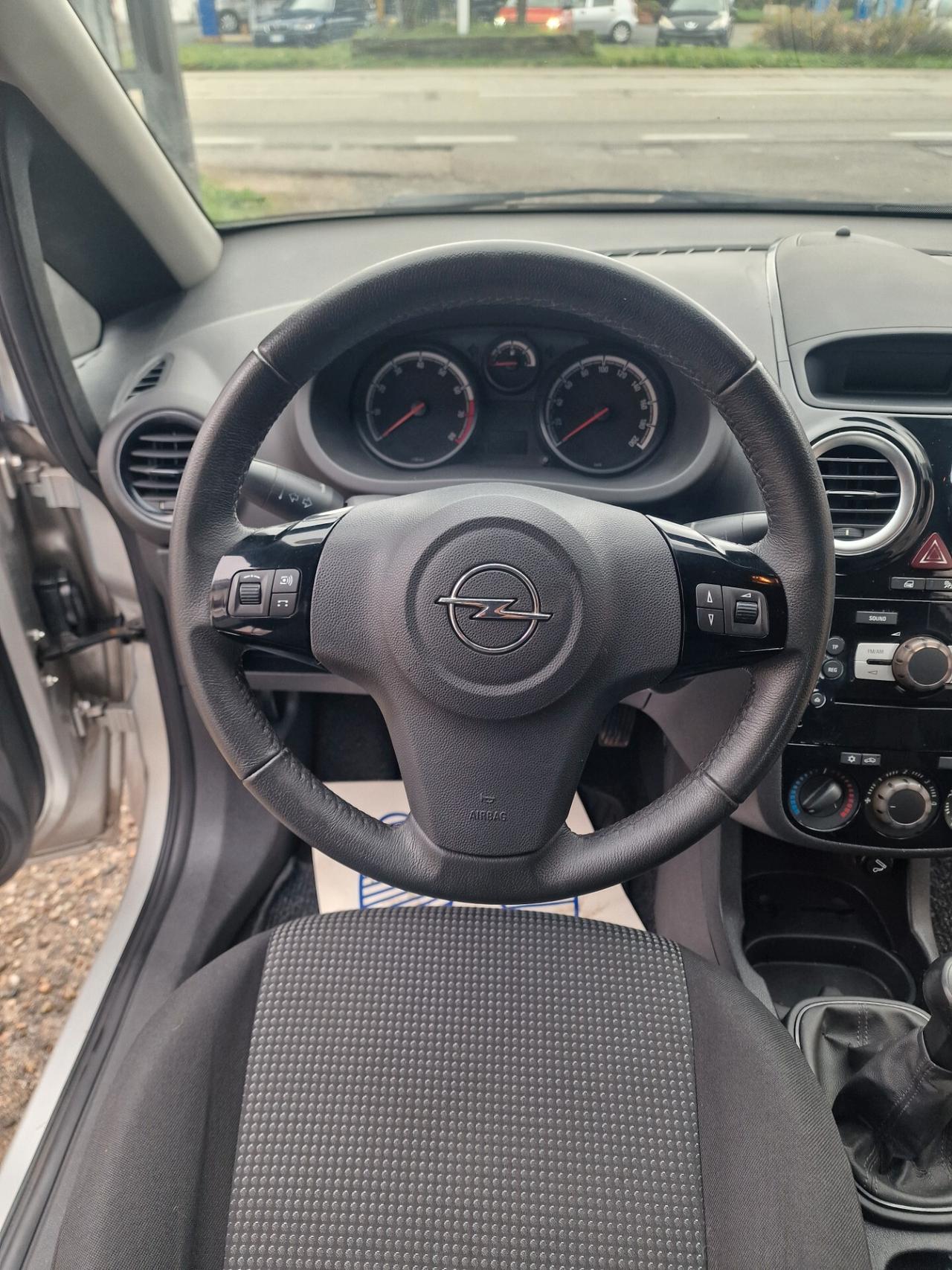 Opel Corsa 1.2 5 porte Club