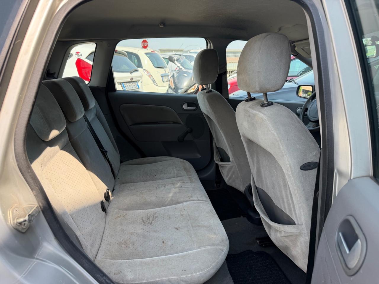 Ford Fiesta 1.4 16V 5p. Ghia