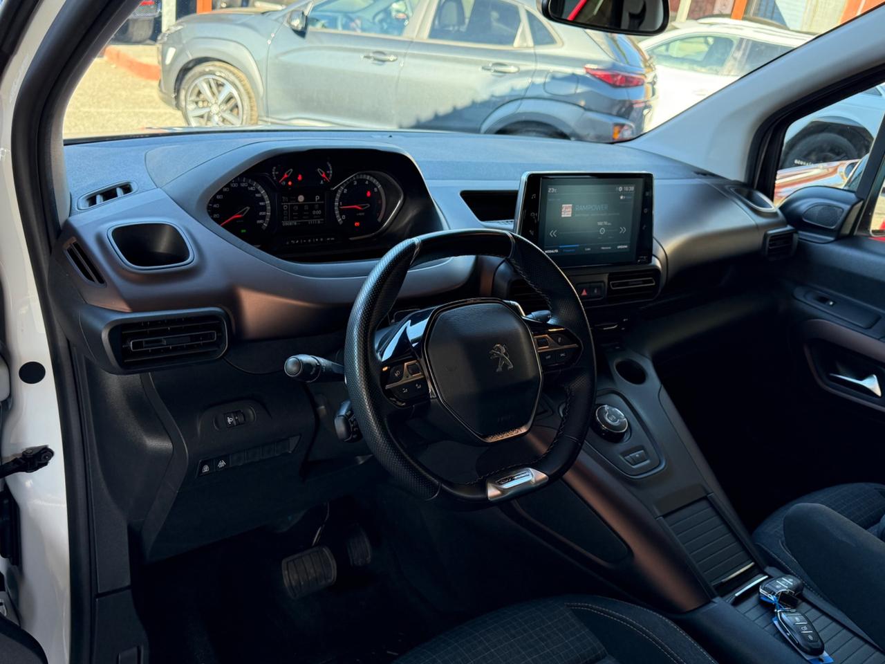 Peugeot Rifter 130- GT Line -automatica -unipro-rate