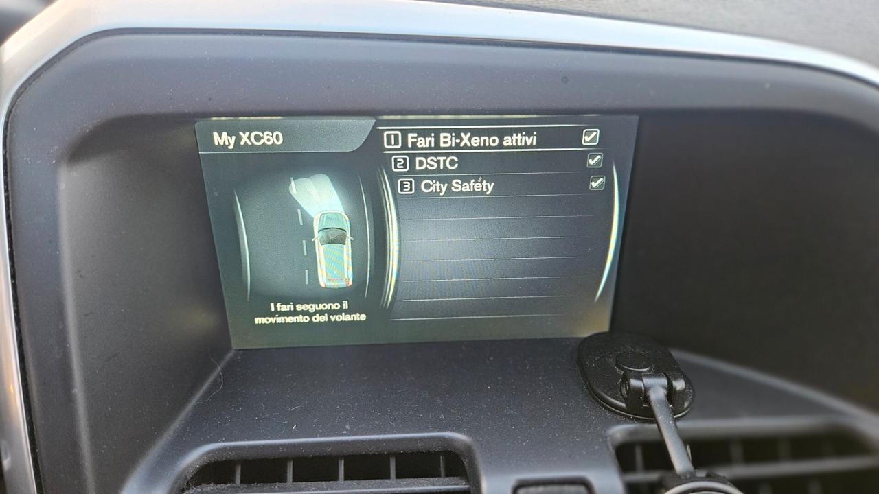 Volvo XC 60 2.4 d4 awd 181cv geartronic NAVY-CAM-SED.RISC