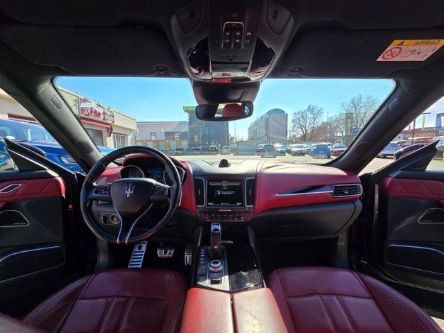 MASERATI Levante V6 Diesel 275 CV AWD Gransport PERMUTE