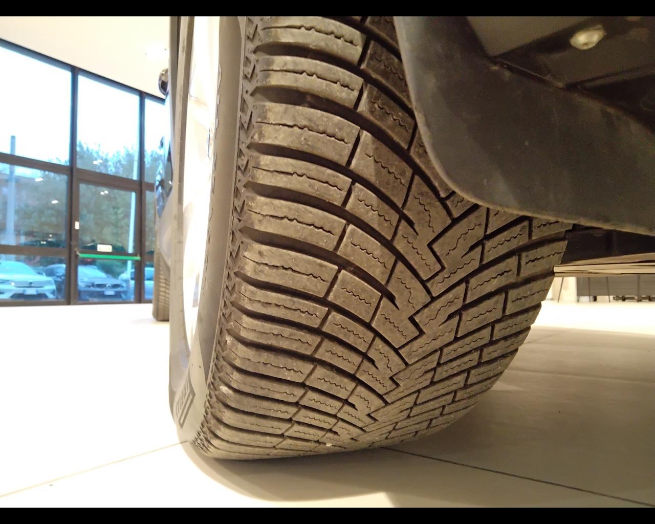 VOLVO XC40 2023 - XC40 2.0 b3 Core auto