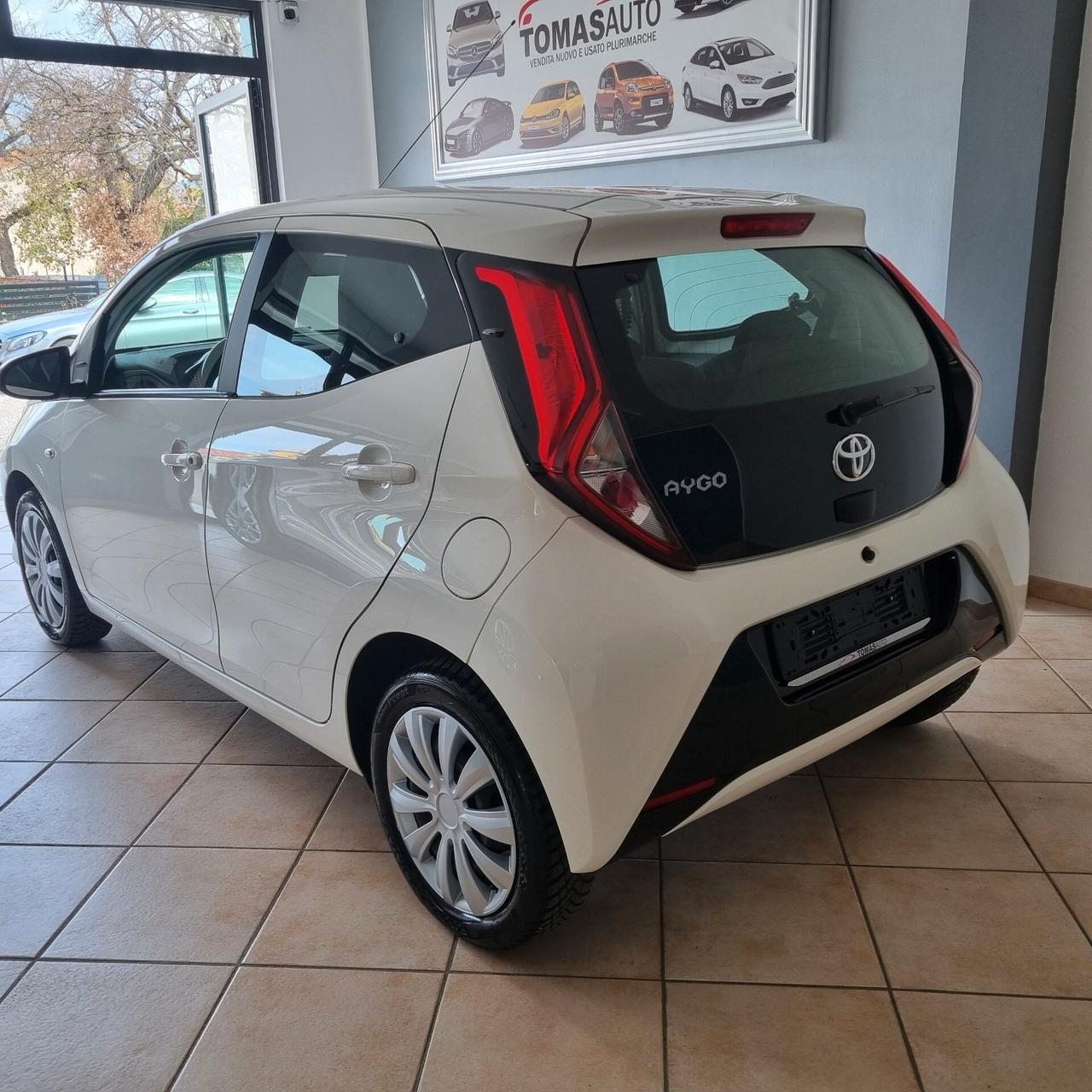 Toyota Aygo Connect 1.0 VVT-i 72 CV 5 porte x-play