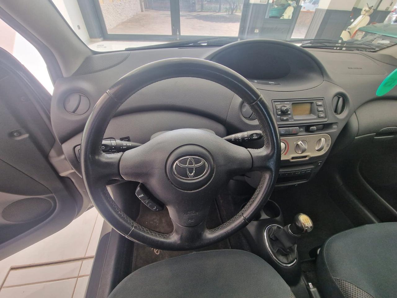 TOYOTA Yaris 1.0I 16V cat 3p. PER NEOPATENTATI