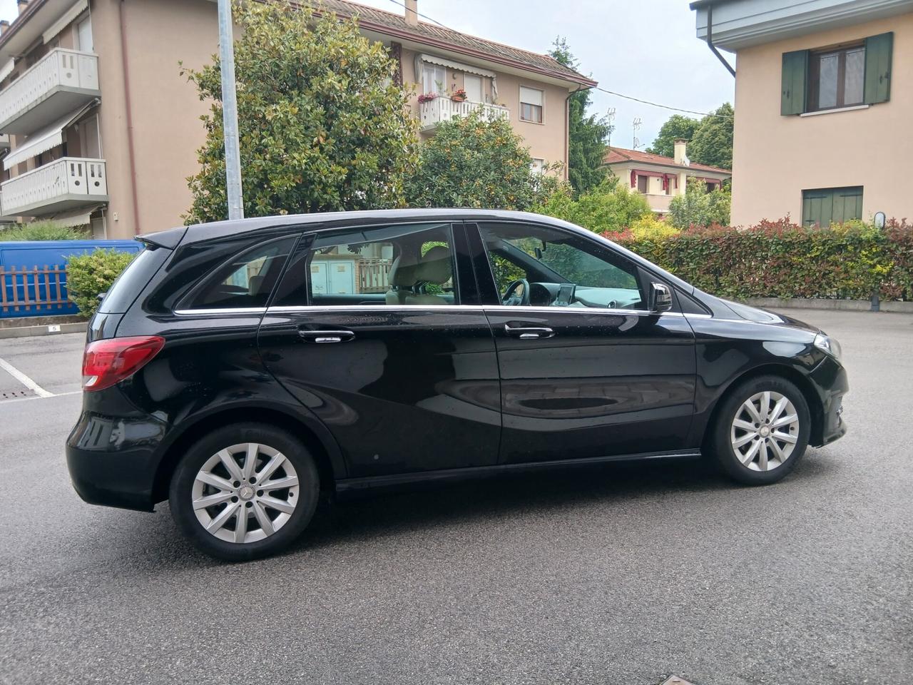 Mercedes-benz B 180 d Executive tua a € 169 mese