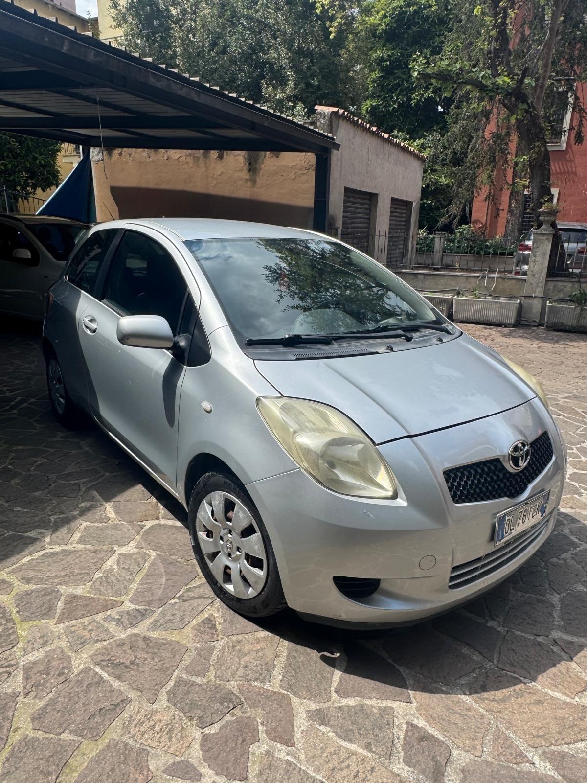 Toyota Yaris 1.0 3 porte Sol