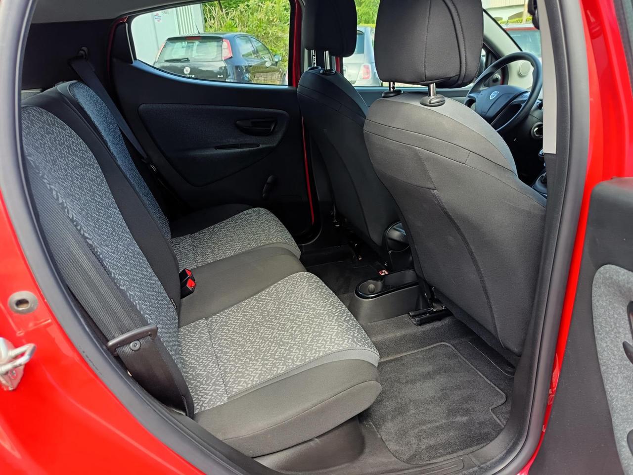 Lancia Ypsilon 1.0 firefly hybrid Ecochic hybrid