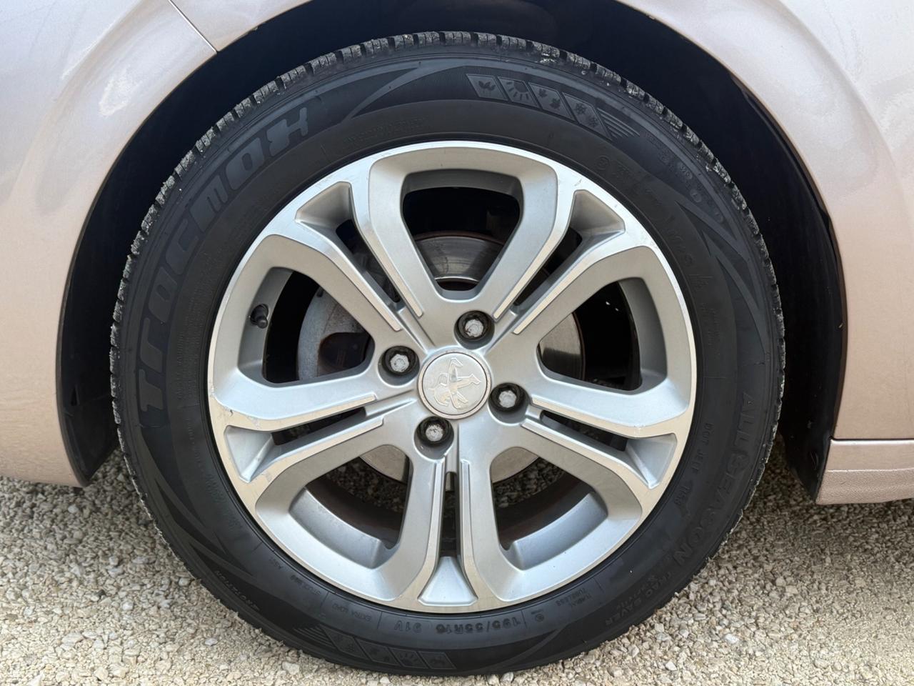 Peugeot 208 1.4 HDi 68 CV 5 porte Allure