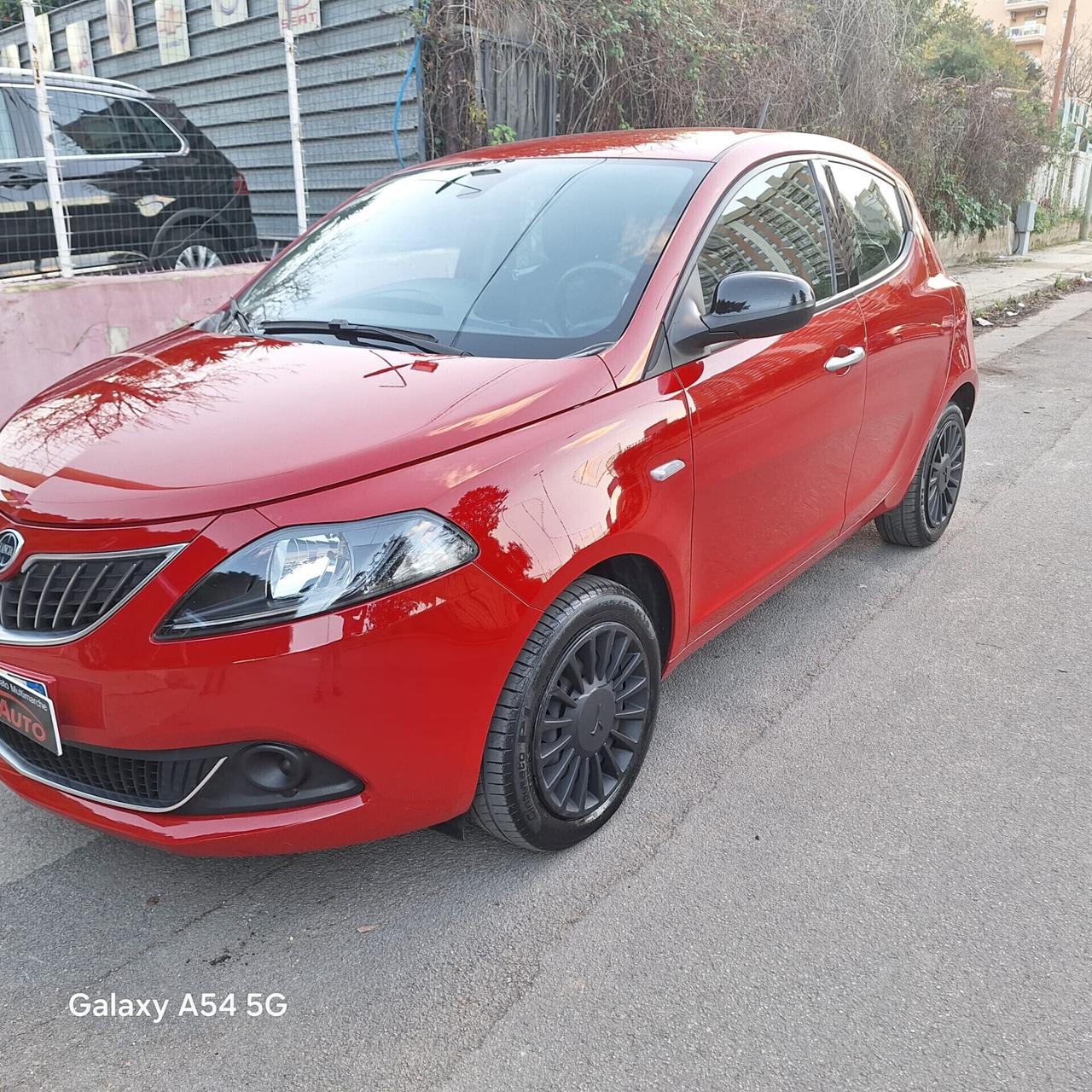 Lancia Ypsilon 1.0 FireFly 5 porte S&S Hybrid Silver