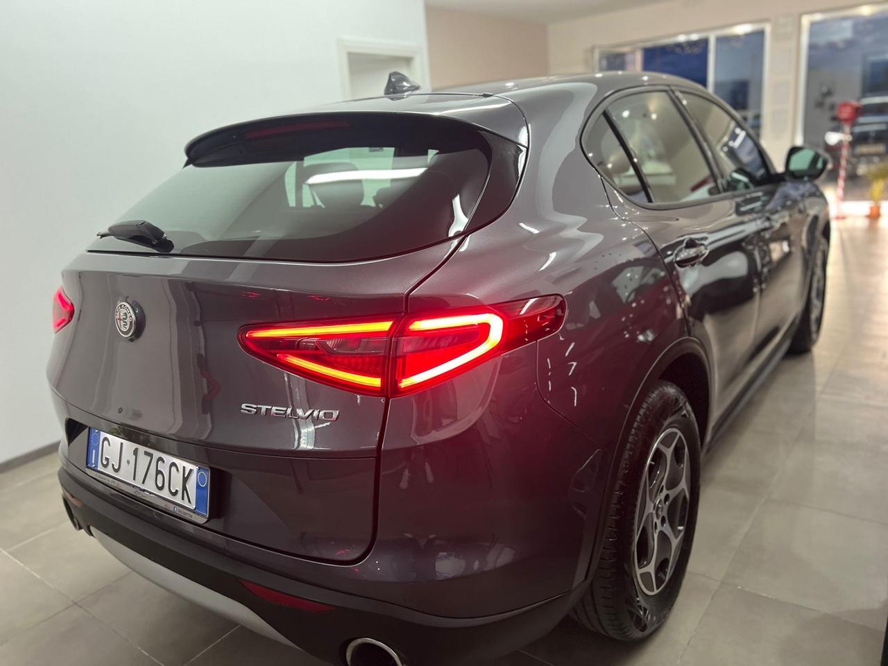 Alfa Romeo Stelvio 2.2 Turbodiesel 160 CV AT8 RWD Super
