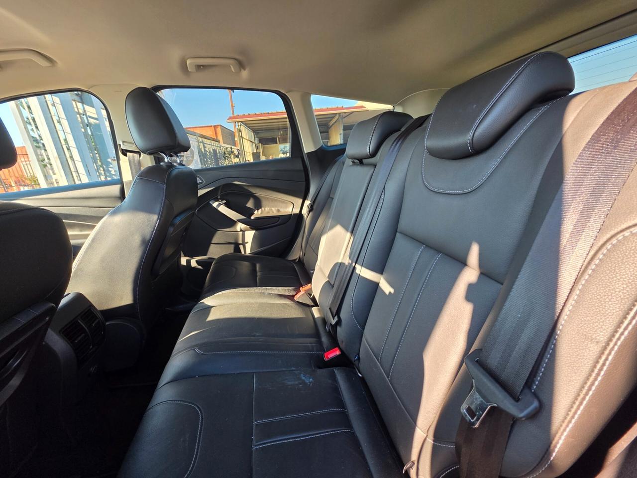 Ford Kuga 2.0 TDCI 140 CV 4WD Powershift Titanium