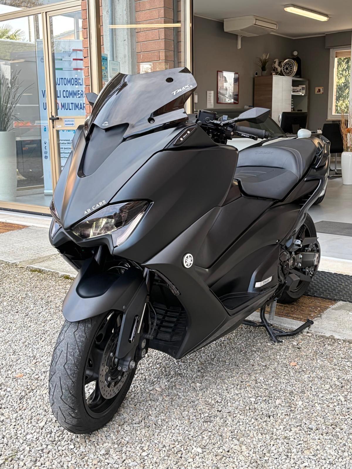 Yamaha TMAX 560 TOTAL BLACK PERMUTE