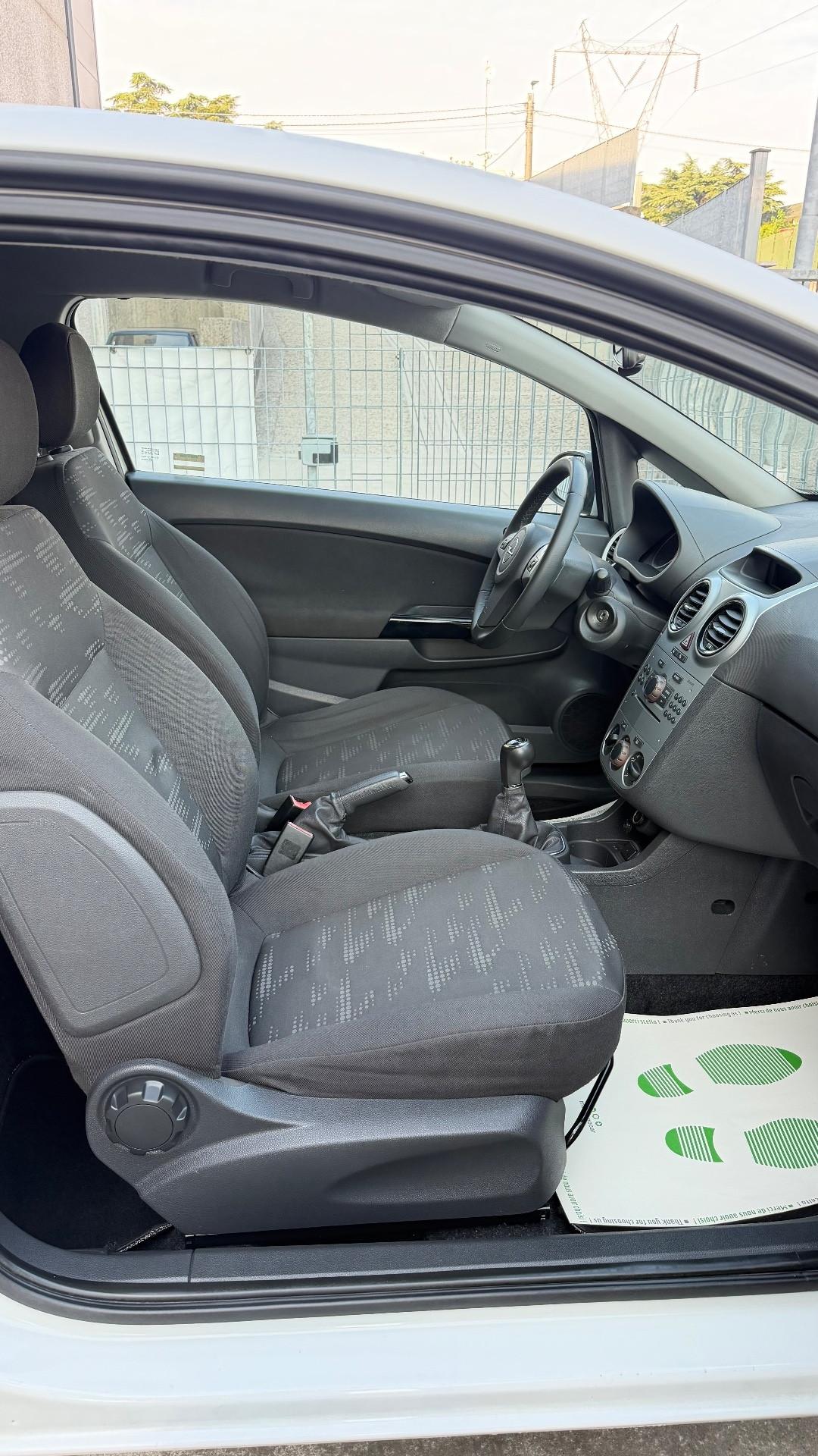 Opel Corsa 1.2 3 porte Club