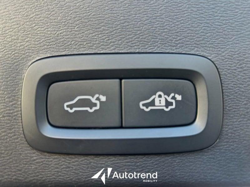 Volvo XC40 D3 150 CV Automatica Momentum Pro