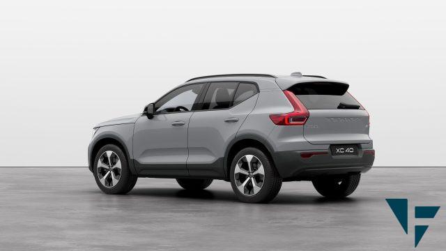 VOLVO XC40 B3 automatico Plus Dark