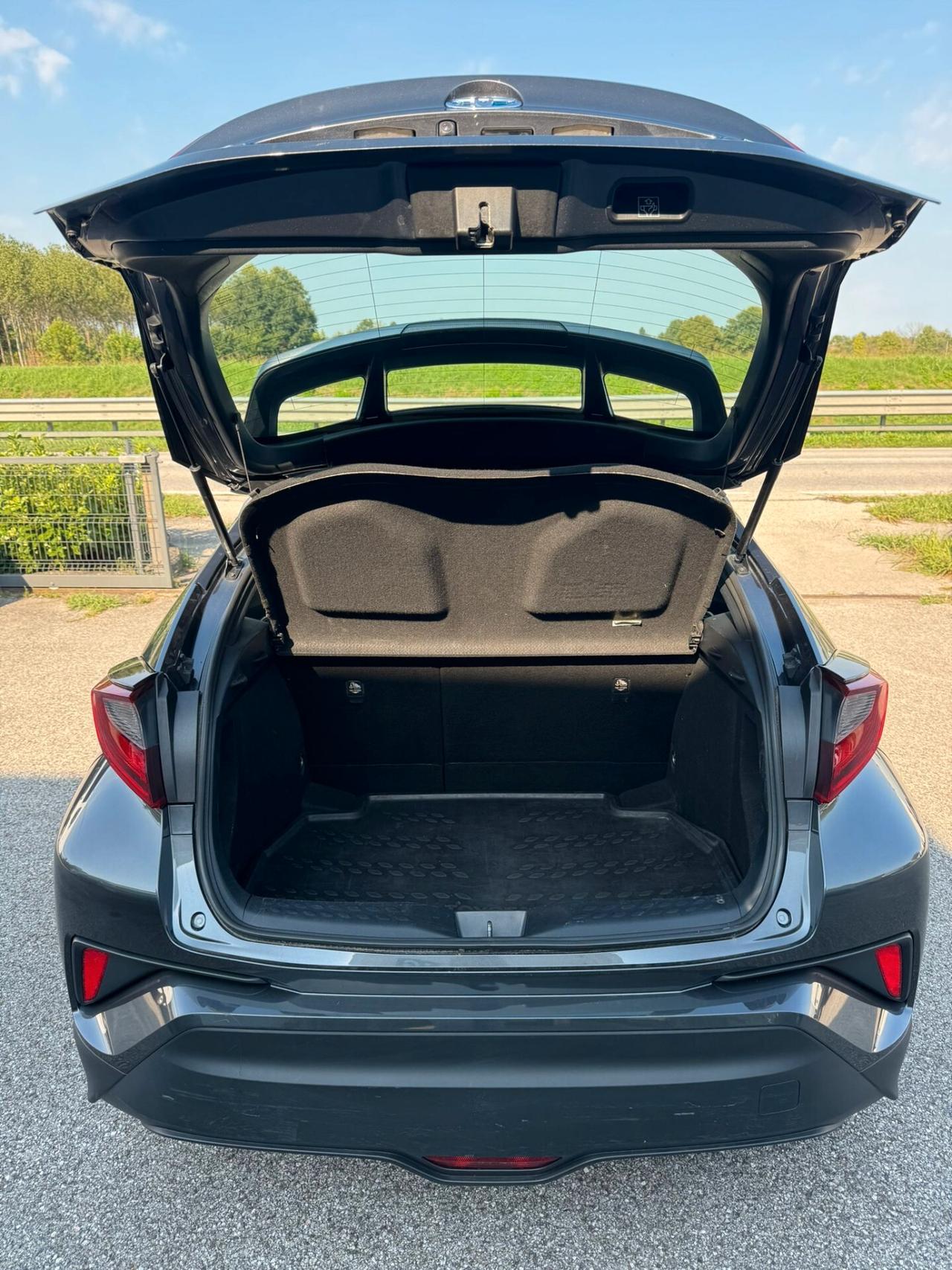 Toyota C-HR 1.8 Hybrid E-CVT Business