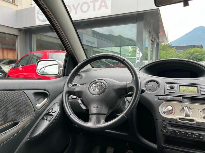 Toyota Yaris 1.0i 16V cat 5 porte Sol