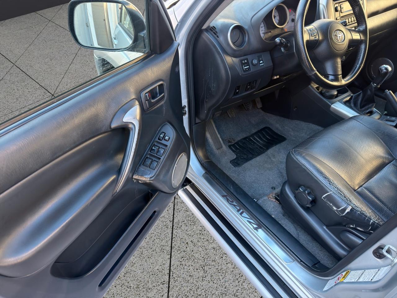 ToyotaRAV4 2.0 D-4D 5 porte-PELLE/TETTO APRIBILE