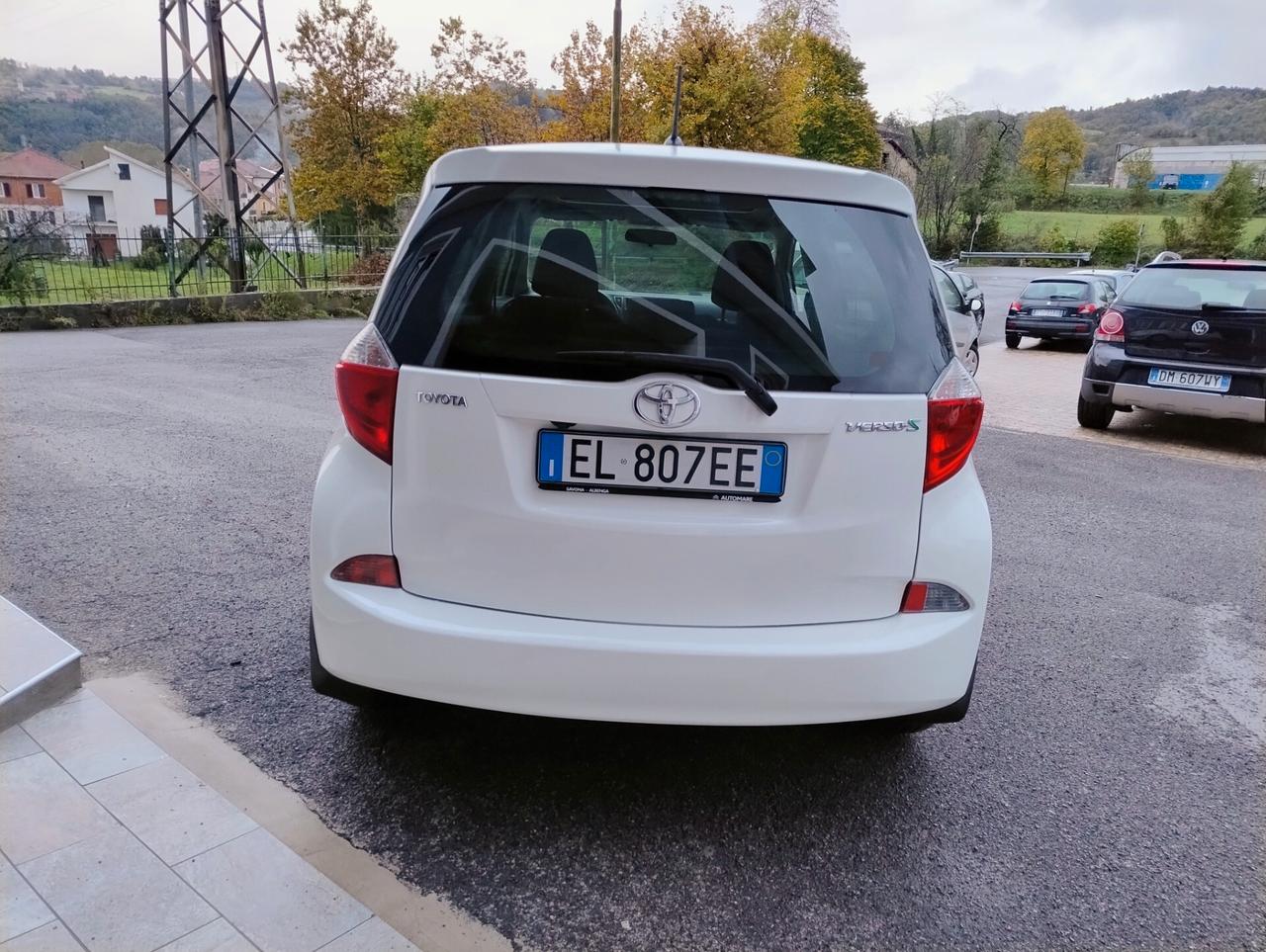 Toyota Verso S 1.3 euro5 89km navi camera full '12