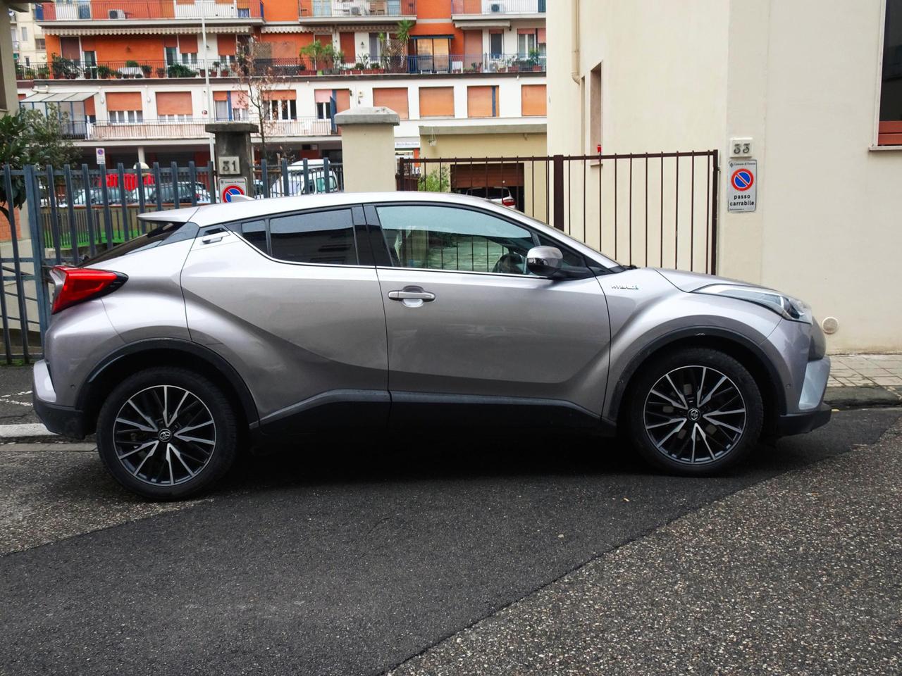 Toyota C-HR 1.8 Hybrid E-CVT Business