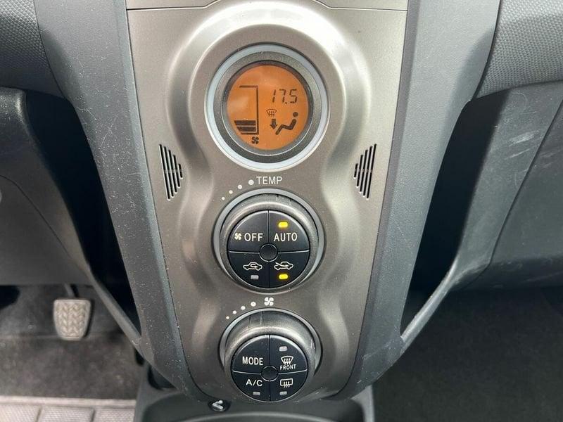 Toyota Yaris Yaris 3p 1.3 dual Sol