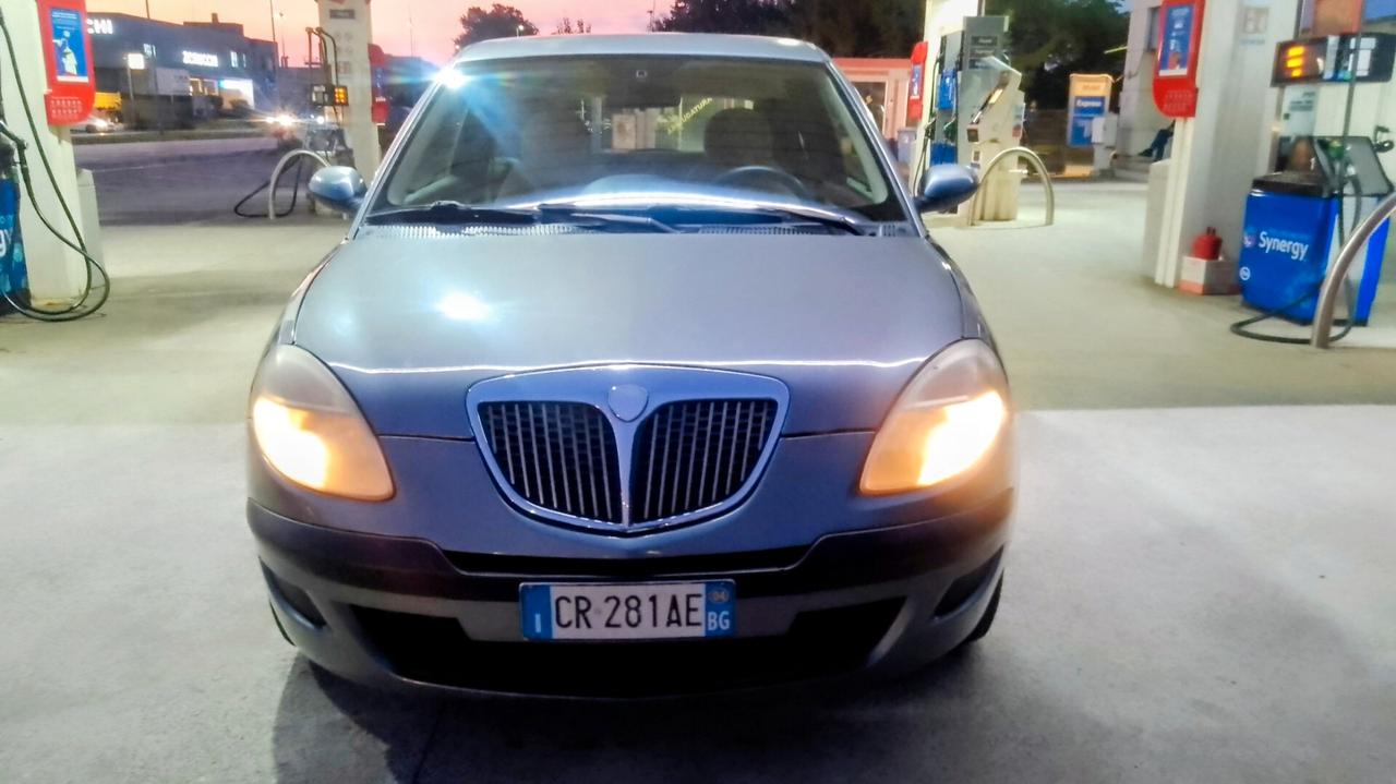Lancia Ypsilon 1.2 16V 59kw NEOPATENTATI 05