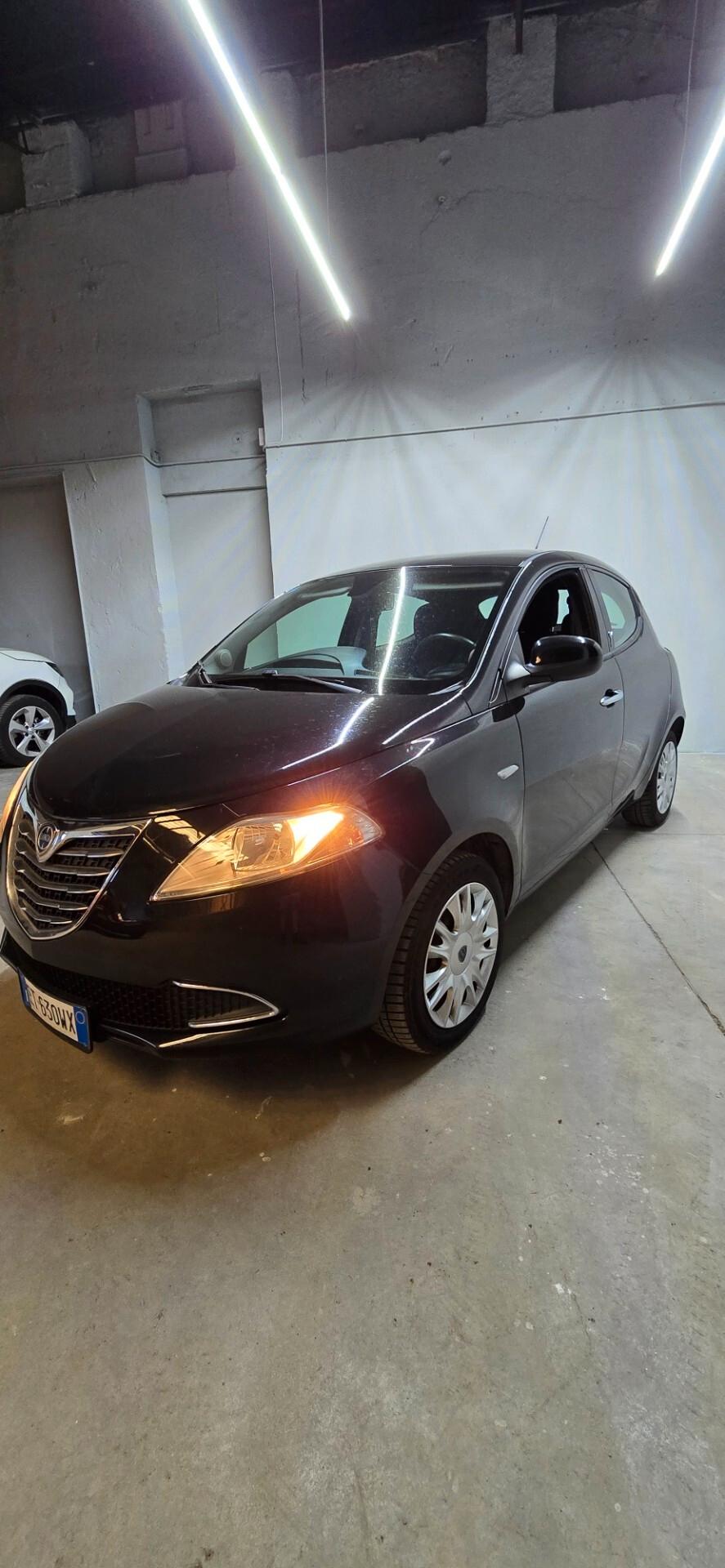 Lancia Ypsilon 1.2 69 CV 5 porte Ecochic Silver