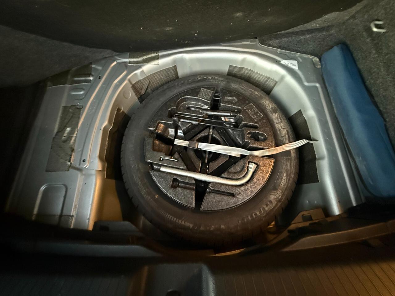 Volkswagen Polo/1.6 TDI 80CV/NEOPATENTATI/LED/5 POSTI