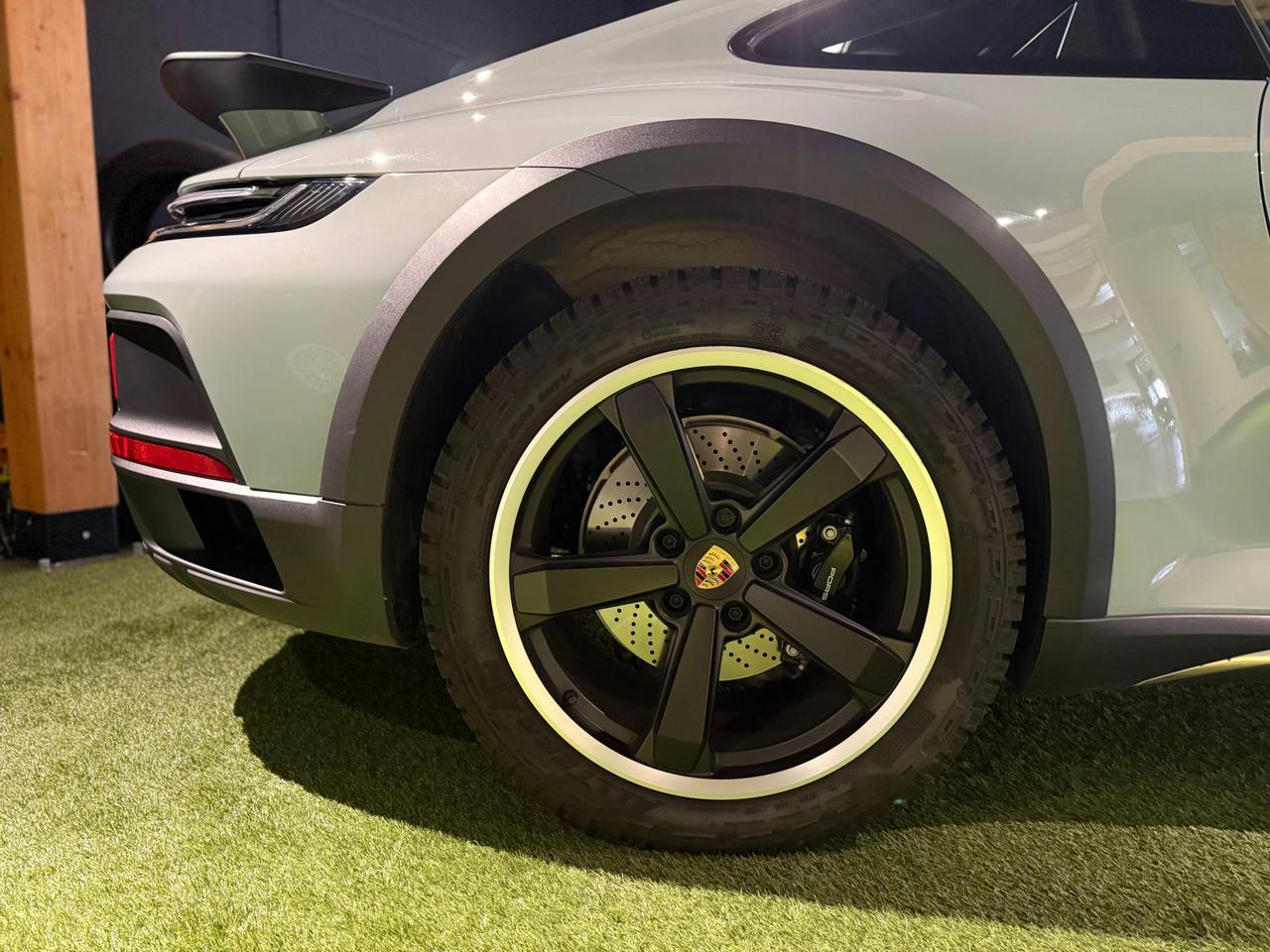 Porsche 911 Coupe 3.0 Dakar auto