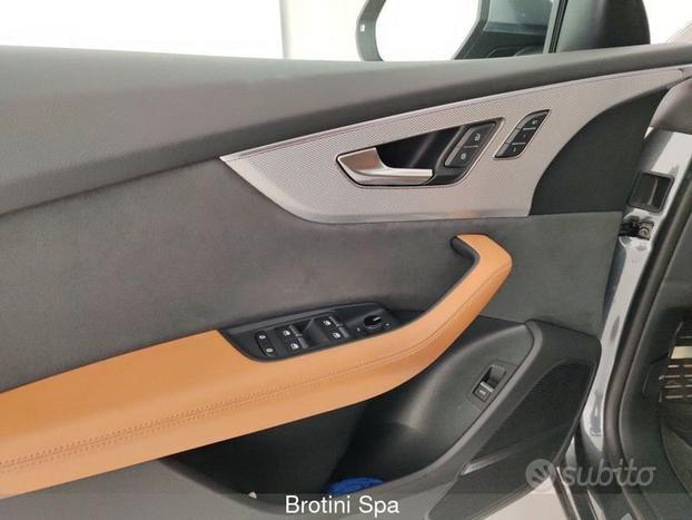 Audi Q8 RS TFSI V8 quattro tiptronic
