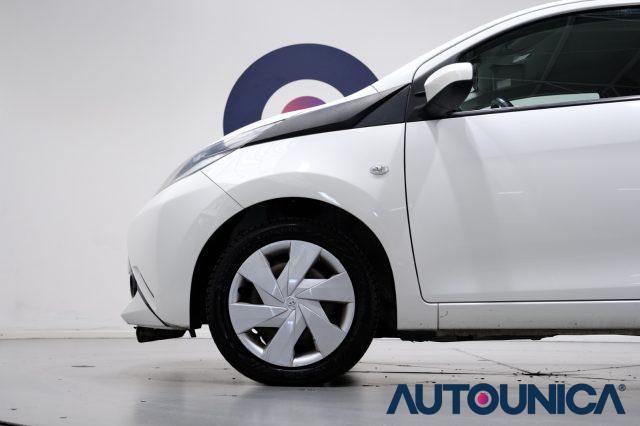 TOYOTA Aygo 1.0 VVT-i 69 CV 5 PORTE X-COOL TSS NEOPATENTATI
